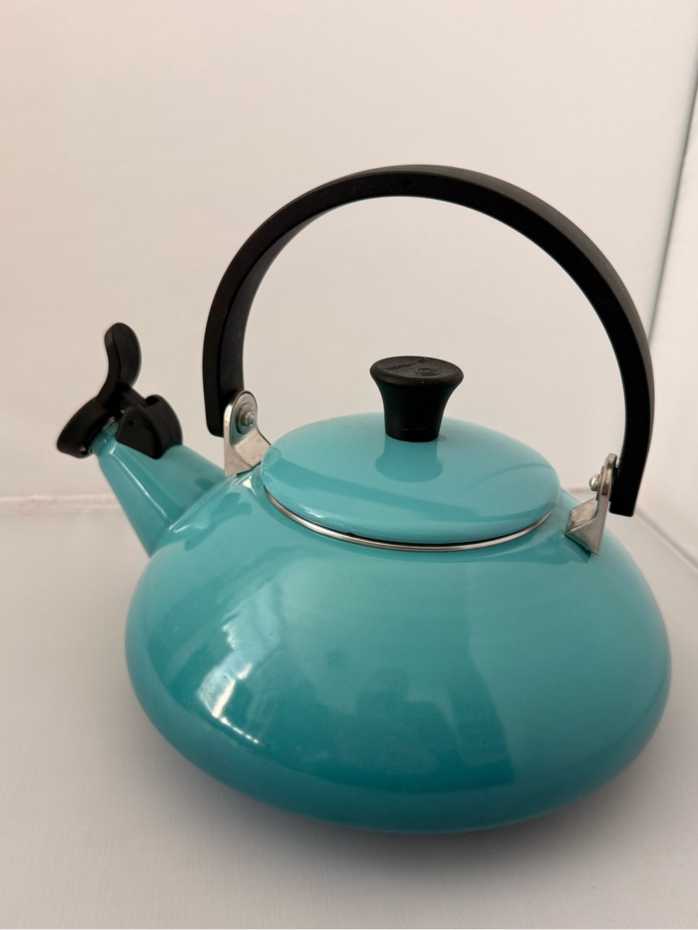 Le Creuset Turquoise Enamel on Steel Whistling Tea Kettle Stovetop 1.6 Qt